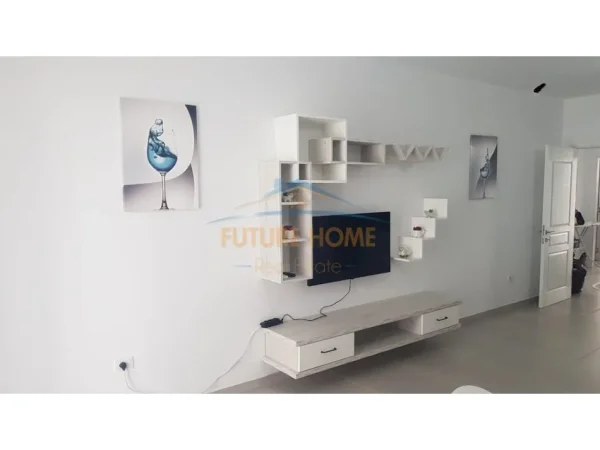 Tirane, jepet me qera apartament 2+1+Ballkon Kati 5, 110 m² 750 € (Rr.e Dibres)