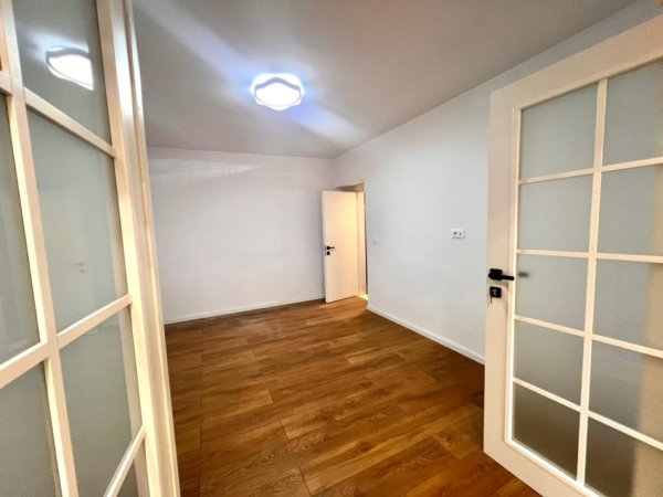 Me Qera: Zyre 2 Ambiente Pune (📍Rruga Elbasanit - PIREU ) ||  (45m2) - Mundesi Parkimi ne Zone (kati 1) 65,000 Leke/Muaj