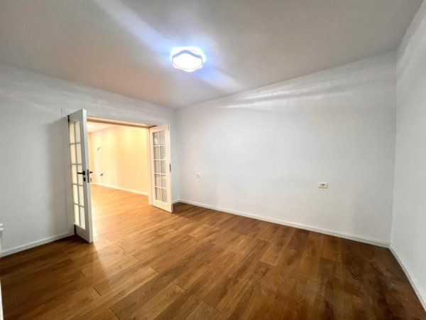 Me Qera: Zyre 2 Ambiente Pune (📍Rruga Elbasanit - PIREU ) ||  (45m2) - Mundesi Parkimi ne Zone (kati 1) 65,000 Leke/Muaj