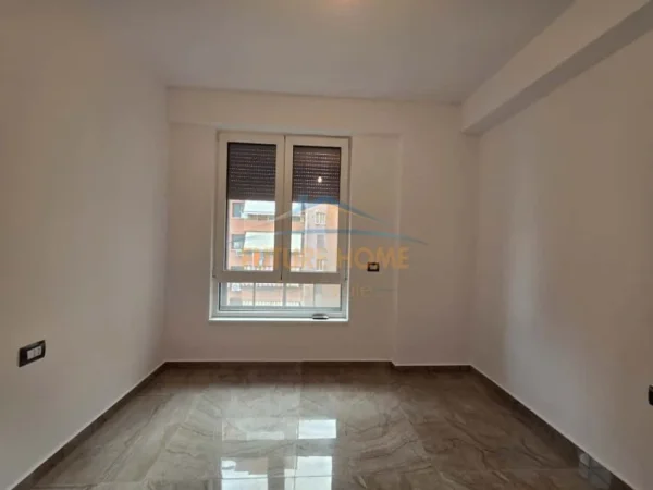 Tirane, jepet me qera ambjent biznesi Kati 6, 94 m² 1.000 € (Myslym Shyr)