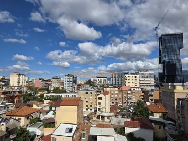 Tirane, jepet me qera ambjent biznesi Kati 6, 94 m² 1.000 € (Myslym Shyr)