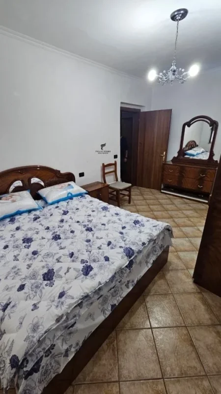 Tirane, jepet me qera apartament 2+1 Kati 4, 80 m² 55.000 € (QENDER)