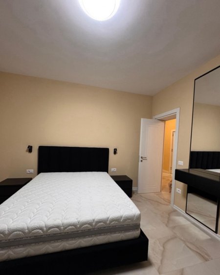 Tirane, jepet me qera apartament 2+1 Kati 1, 145 m² 1.100 € (PALLATI I BRIGADAVE)