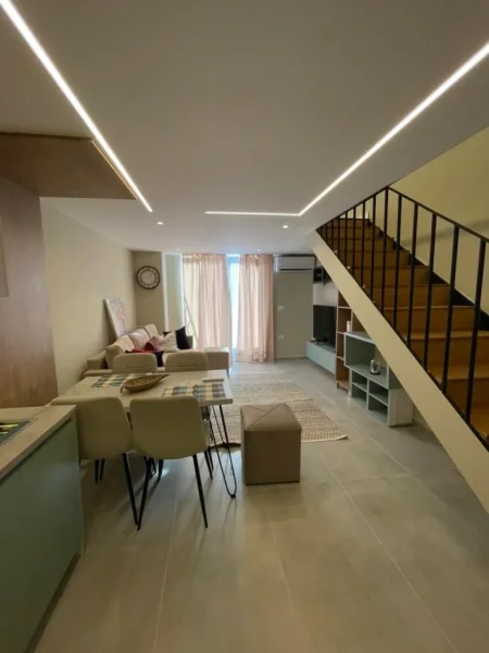 Tirane, shitet apartament duplex 1+1 Kati 1, 70m² 115.000 € (Golden Park 3)
