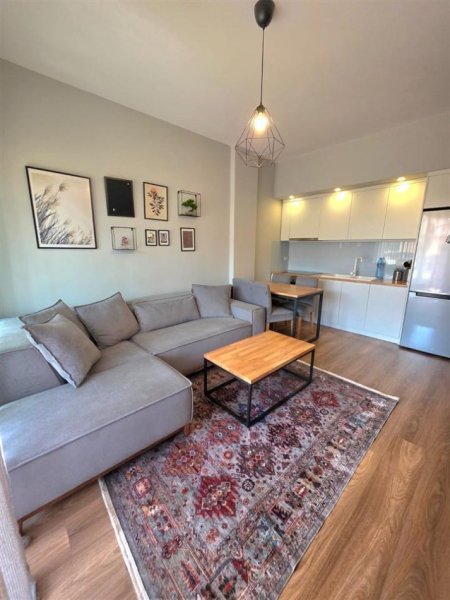 Tirane, jepet me qera apartament 1+1+Ballkon Kati 3, 60 m² 600 € (LIQENI THATE)