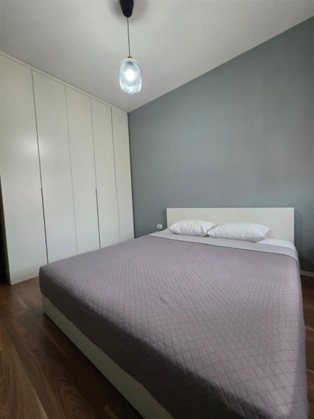 Tirane, jepet me qera apartament 1+1+Ballkon Kati 3, 60 m² 600 € (LIQENI THATE)