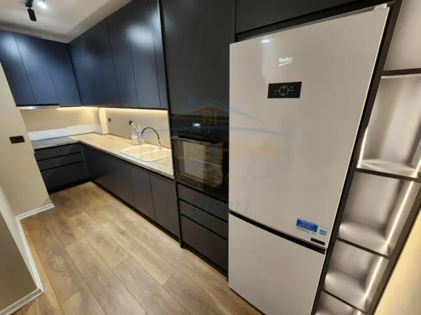 Tirane, jepet me qera apartament 1+1+Ballkon Kati 5, 69 m² 700 € 