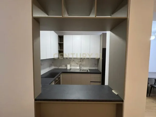 Tirane, shitet apartament Kati 7, 96 m² 150.000 € (Bulevardi Migjeni)