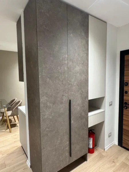 Tirane, jepet me qera apartament 2+1+Ballkon Kati 2, 94 m² 500 € (Univers City 2+1+Post Parkimi Per Qera Totalisht I Investuar)