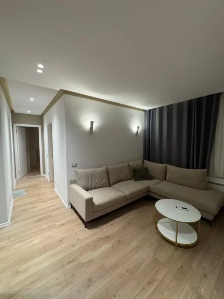 Tirane, jepet me qera apartament 2+1+Ballkon Kati 2, 94 m² 500 € (Univers City 2+1+Post Parkimi Per Qera Totalisht I Investuar)