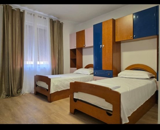 Tirane, jepet me qera apartament 2+1+Ballkon Kati 8, 115 m² 850 € (medar shtylla)