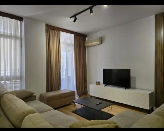 Tirane, jepet me qera apartament 2+1+Ballkon Kati 8, 115 m² 850 € (medar shtylla)