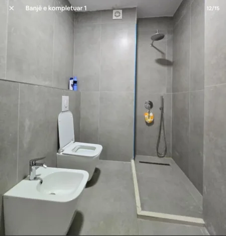 Tirane, jepet me qera apartament 2+1+Ballkon Kati 8, 115 m² 850 € (medar shtylla)
