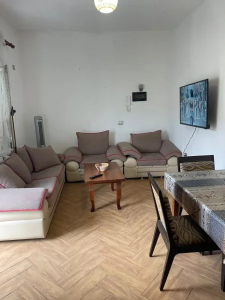 Tirane, jepet me qera apartament 2+1+Ballkon Kati 2, 90 m² 450 € (Don bosk otek shinat)