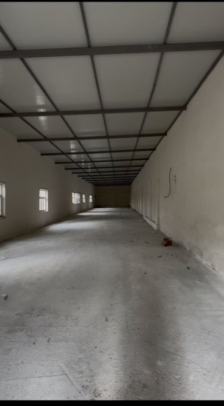 Tirane, jepet me qera Kapanon Tufine, 1.670 m² truall, 365m2 ndertim, 1.500 €