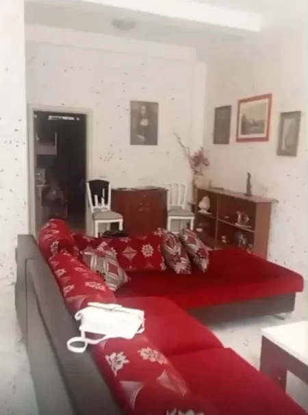 Tirane, jepet me qera apartament 1+1+Ballkon Kati 4, 70 m² 420 € (Laprake)