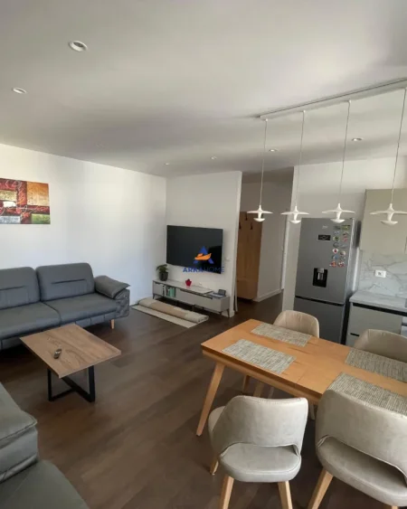 Tirane, jepet me qera apartament 2+1+Ballkon Kati 7, 90 m² 1.000 € (RRUGA MINE PEZA)