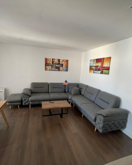 Tirane, jepet me qera apartament 2+1+Ballkon Kati 7, 90 m² 1.000 € (RRUGA MINE PEZA)
