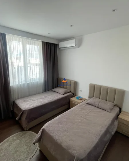 Tirane, jepet me qera apartament 2+1+Ballkon Kati 7, 90 m² 1.000 € (RRUGA MINE PEZA)