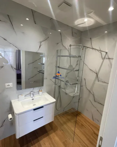 Tirane, jepet me qera apartament 2+1+Ballkon Kati 7, 90 m² 1.000 € (RRUGA MINE PEZA)