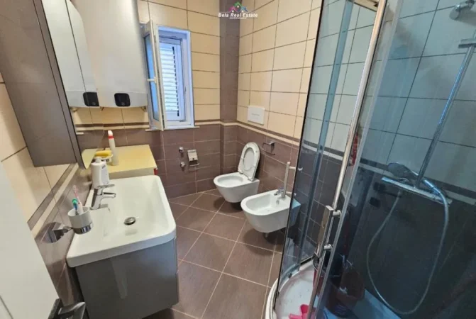 Tirane, jepet me qera apartament 2+1 Kati 2, 80 m² 600 € (Rruga E Elbasanit)
