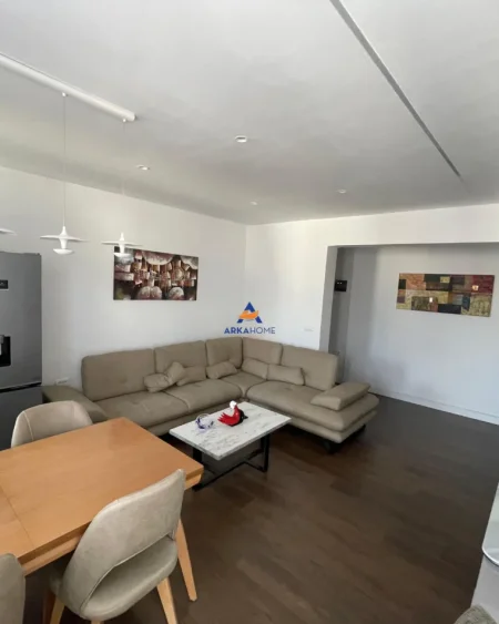 Tirane, jepet me qera apartament 2+1+Ballkon Kati 7, 90 m² 1.000 € (rruga mine peza)