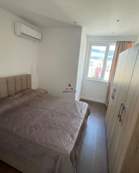 Tirane, jepet me qera apartament 2+1+Ballkon Kati 7, 90 m² 1.000 € (rruga mine peza)