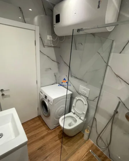 Tirane, jepet me qera apartament 2+1+Ballkon Kati 7, 90 m² 1.000 € (rruga mine peza)