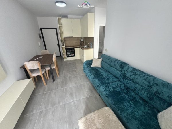 Tirane, jepet me qera apartament 1+1 Kati 1, 65 m² 700 € (Rezidenca Golden Tower)