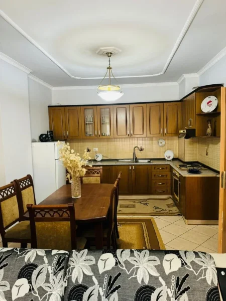 Tirane, jepet me qera apartament 2+1+Aneks+Ballkon Kati 3, 120 m² 550 € (Astir , Perball Artistit.)