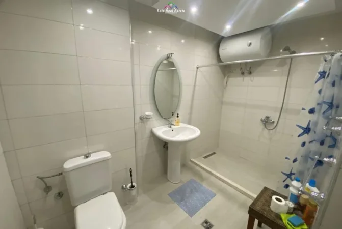 Tirane, jepet me qera apartament 3+1+Ballkon Kati 6, 126 m² 1.100 € (prane Piazza)