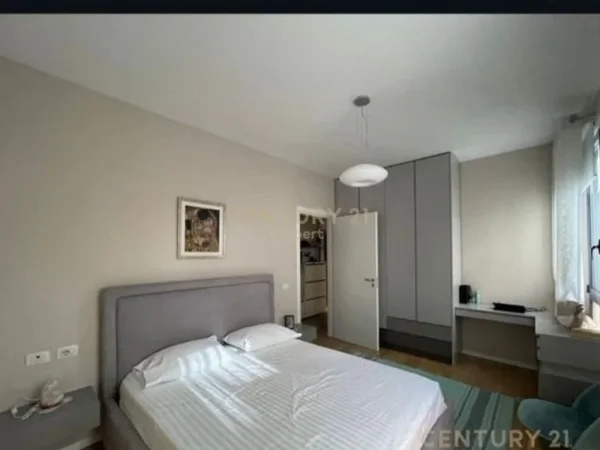 Tirane, jepet me qera apartament 1+1 Kati 2, 77 m² 700 € (PRANE KOPSHTIT BOTANIK)