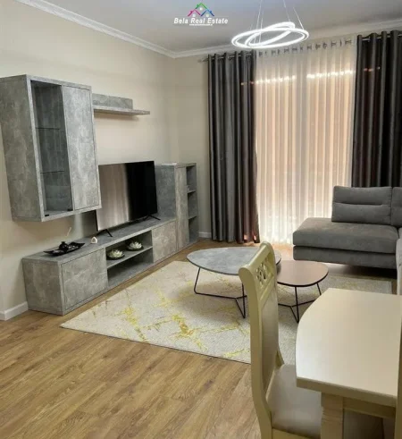 Tirane, jepet me qera apartament 2+1 Kati 2, 105 m² 800 € (prane Market Ana)