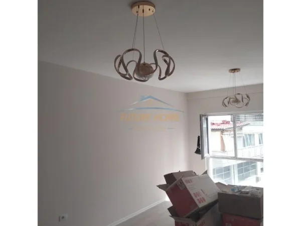 Tirane, jepet me qera apartament 2+1+Ballkon Kati 2, 93 m² 700 € (ZOGU I ZI)