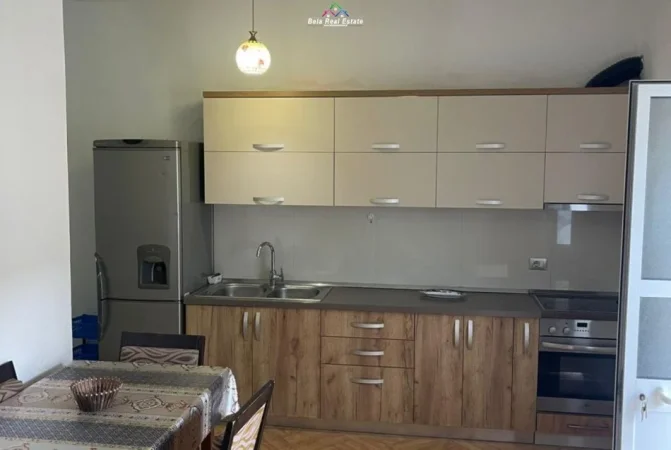 Tirane, jepet me qera Vile 2+1 Kati 2, 90 m² 450 € (prane kompleksit Fiori Di Bosco,)