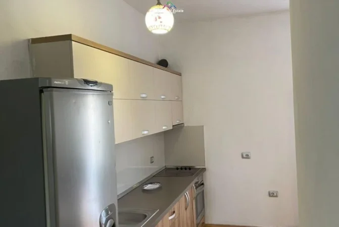 Tirane, jepet me qera Vile 2+1 Kati 2, 90 m² 450 € (prane kompleksit Fiori Di Bosco,)