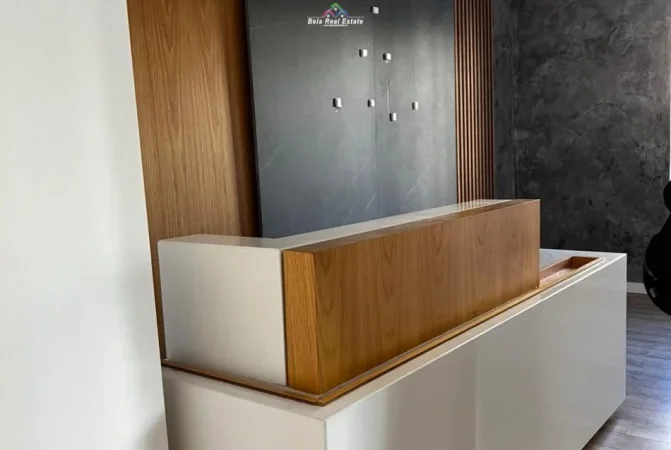 Tirane, jepet me qera zyre Kati 2, 85 m² 1.500 € (prane ish Ambasades Jugosllave)