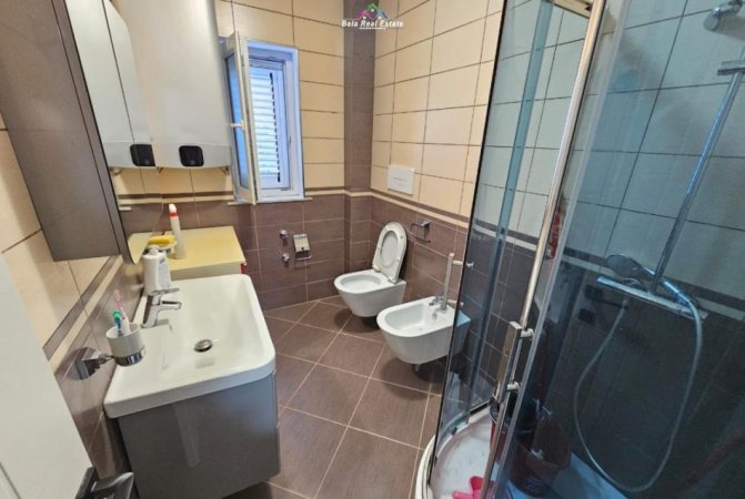 Tirane, jepet me qera apartament 2+1 Kati 2, 80 m² 600 € (prane Drejtorise se Higjenes,)