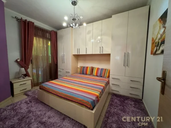Tirane, jepet me qera apartament 2+1 , 90 m² 800 € (rruga e barrikadave)