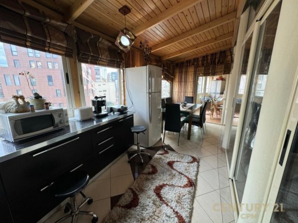 Tirane, jepet me qera apartament 2+1 , 90 m² 800 € (rruga e barrikadave)