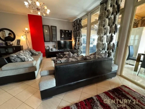 Tirane, jepet me qera apartament 2+1 , 90 m² 800 € (rruga e barrikadave)