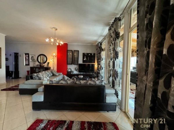 Tirane, jepet me qera apartament 2+1 , 90 m² 800 € (rruga e barrikadave)