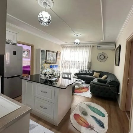 Tirane, jepet me qera apartament 2+1 Kati 8, 90 m² 450 € (Yzberisht)