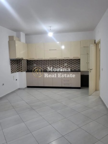 Tirane, jepet me qera apartament 2+1+Ballkon Kati 2, 90 m² 700 € (Don Bosko)