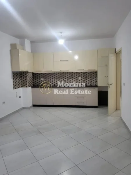Tirane, jepet me qera apartament 2+1+Ballkon Kati 2, 90 m² 500 € (Don Bosko)