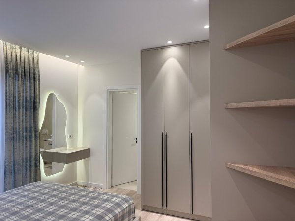 Tirane, jepet me qera apartament 1+1+Ballkon Kati 5, 80 m² 700 € (Don Bosko)