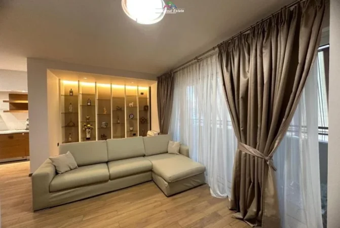 Tirane, jepet me qera apartament 1+1 Kati 10, 950 m² 950 € (prane Supermarket Sparit,)