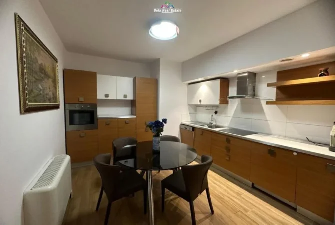 Tirane, jepet me qera apartament 1+1 Kati 10, 950 m² 950 € (prane Supermarket Sparit,)