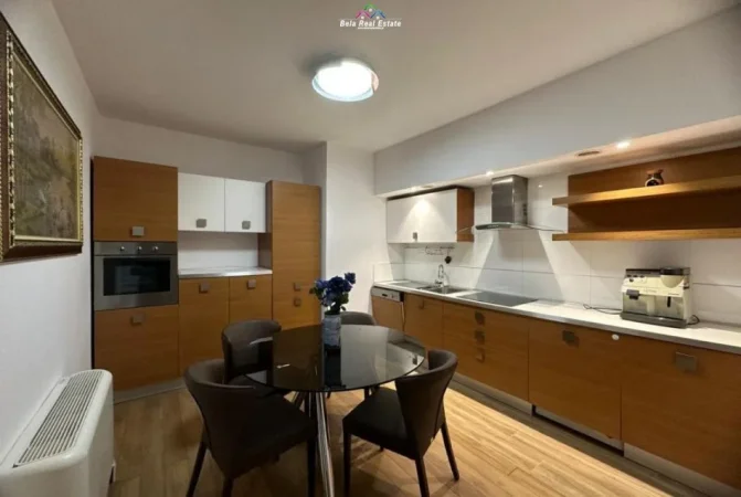 Tirane, jepet me qera apartament 1+1 Kati 10, 950 m² 950 € (prane Supermarket Sparit,)