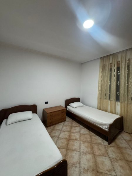 Tirane, jepet me qera apartament 2+1+Ballkon Kati 4, 100 m² 550 € 